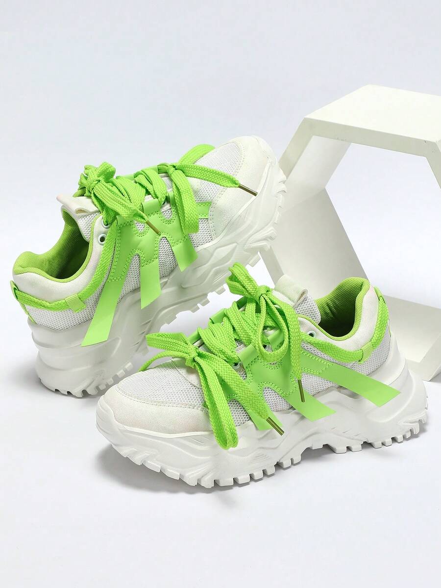 Tenis planos creativos y coloridos con mezcla de blanco y verde , con cordones personalizados, para hombres - Blanco - Ver 1