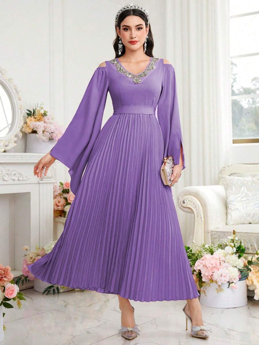 Modelyn Vestido de fiesta para mujer con brillo, cuello en V, pliegues y decoración de pedrería - Morado - Ver 1