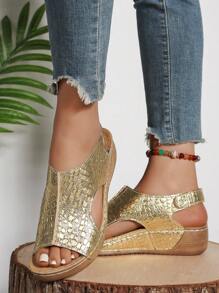 Sandalias de cuña para mujer con suela gruesa y vaciado en superficie brillante, cierre de gancho y bucle
