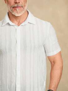Manfinity Homme Camicia uomo a maniche corte, colore unito con colletto alla coreana e bottone frontale per outfit casual estivi