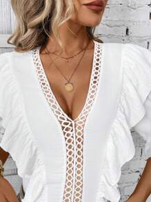 SHEIN Clasi Haut élégant pour femmes avec encolure en V, garniture à volants et incrustation de dentelle