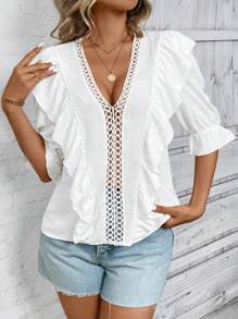 SHEIN Clasi Haut élégant pour femmes avec encolure en V, garniture à volants et incrustation de dentelle