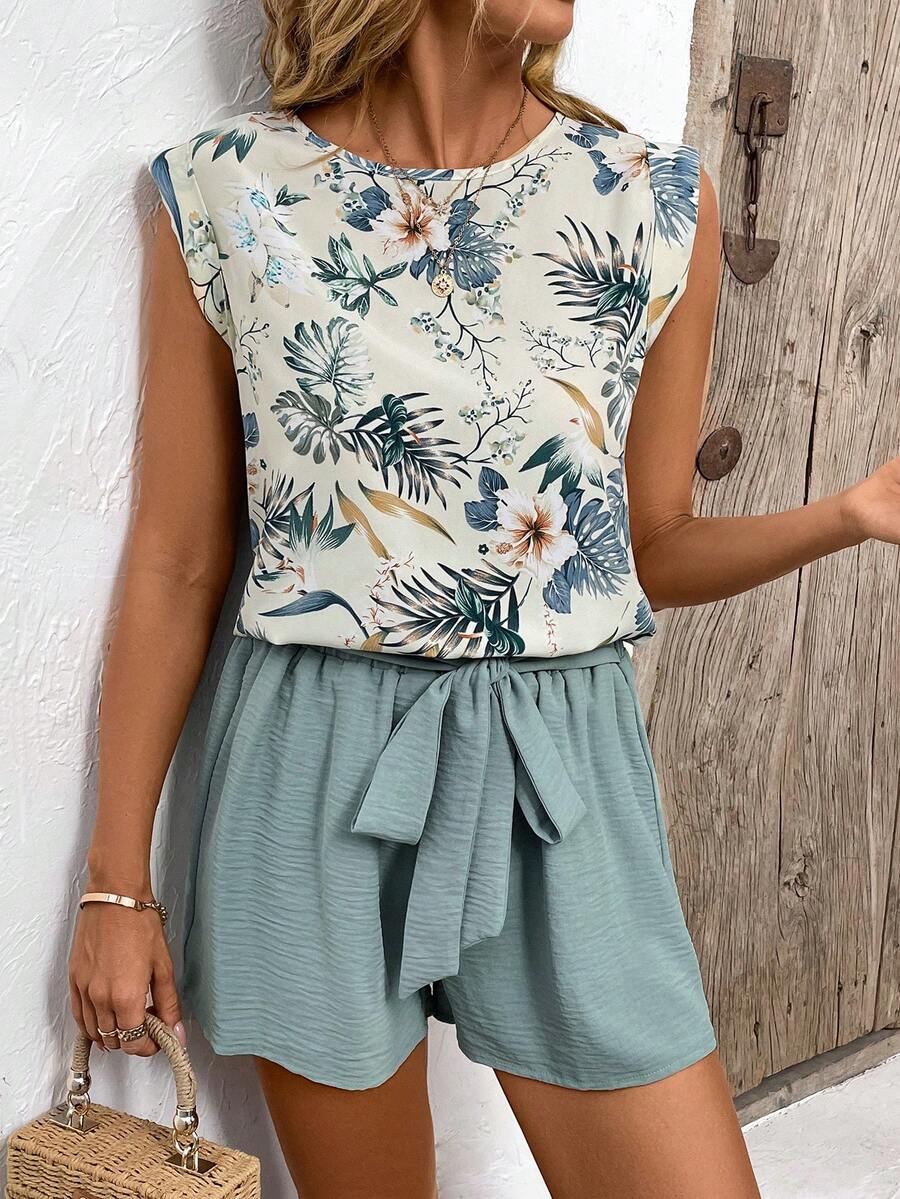 SHEIN Frenchy Ensemble de 2 pièces pour femmes, haut à fleurs sans manches à encolure ronde et short noué de couleur unie, style de vacances d'été - Multicolore - Voir 1