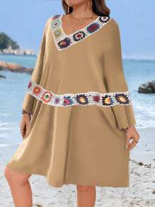 SHEIN Clasi Vestido de talla grande con mangas de trompeta de vacaciones en la playa con inserciones de ganchillo y parches - Caqui - Ver 5