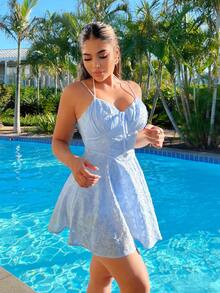 SHEIN SXY Vestido corto de verano en azul de chiffon texturizado con recortes y tirantes finos para mujer - Celeste - Ver 5