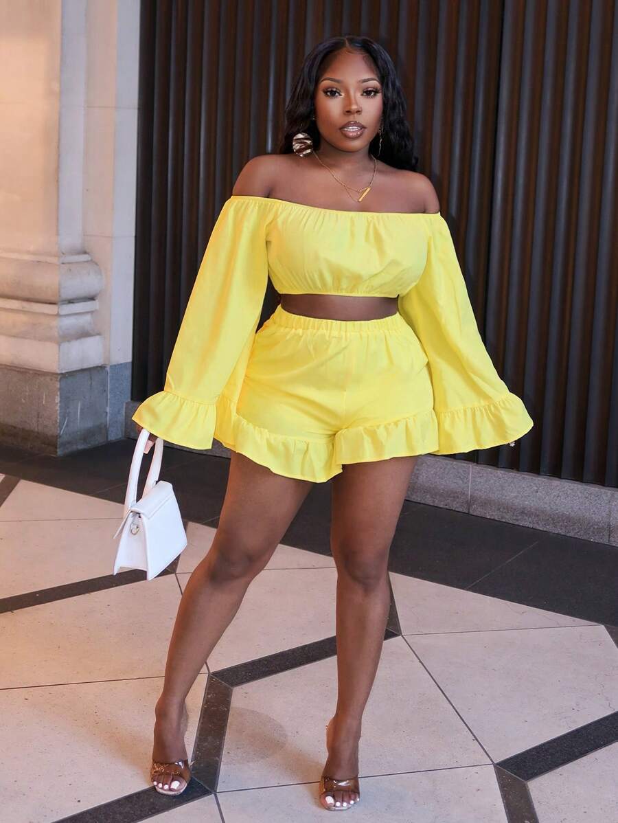 Slaydiva Bộ 2 món dành cho nữ trong kỳ nghỉ bãi biển mùa hè - Áo trễ vai xếp nếp trang trí áo crop top tay ngắn và quần short vừa vặn có viền xếp nếp - Màu sắc: Vàng - Màu vàng - Xem 1