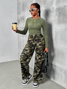 SHEIN Teen Girl Solid Tricou și pantaloni Camo Print