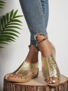 Sandalias de cuña para mujer con suela gruesa y vaciado en superficie brillante, cierre de gancho y bucle