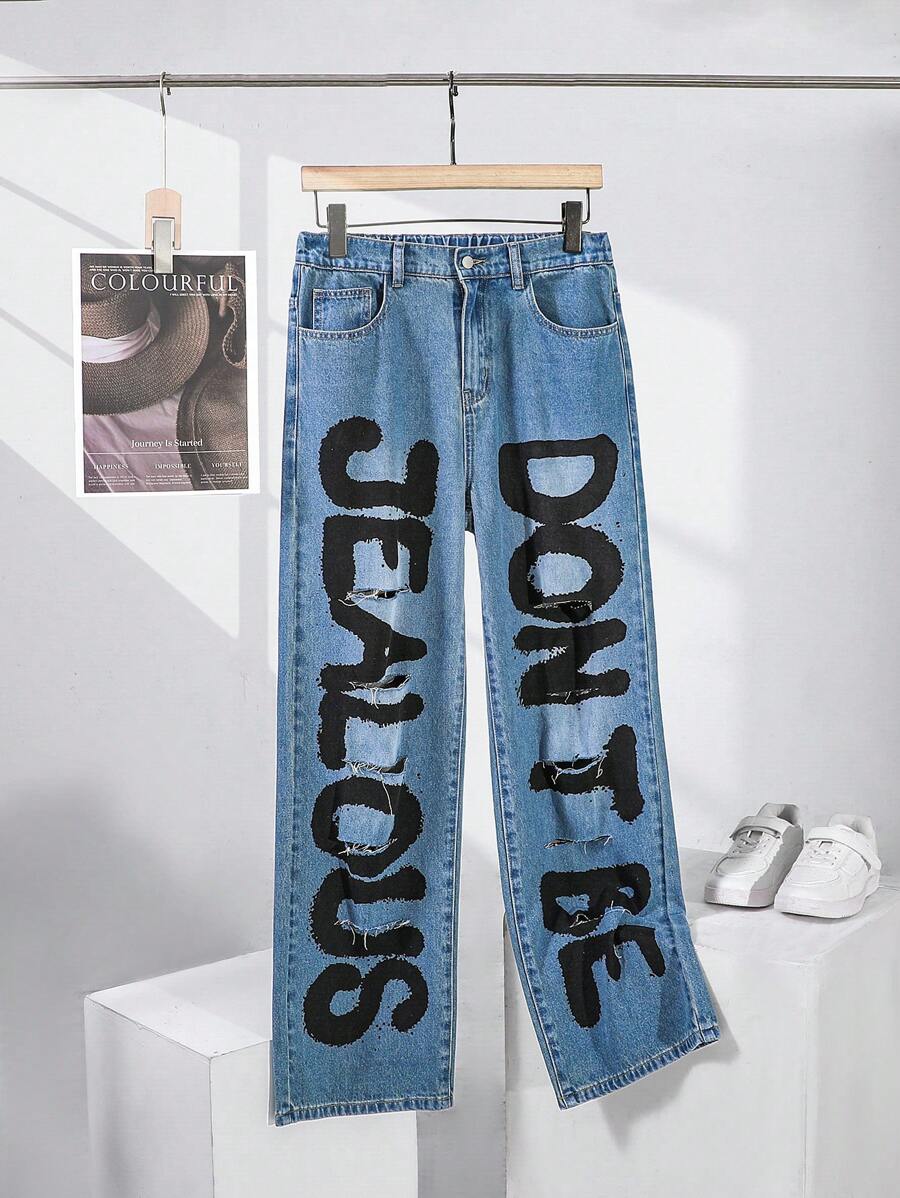 SHEIN Teen Boy Fashionable Casual Street Nostalgic Letter Print Cut Out Ripped Frayed Baggy Jeans For Summer Vacation And Dailywear