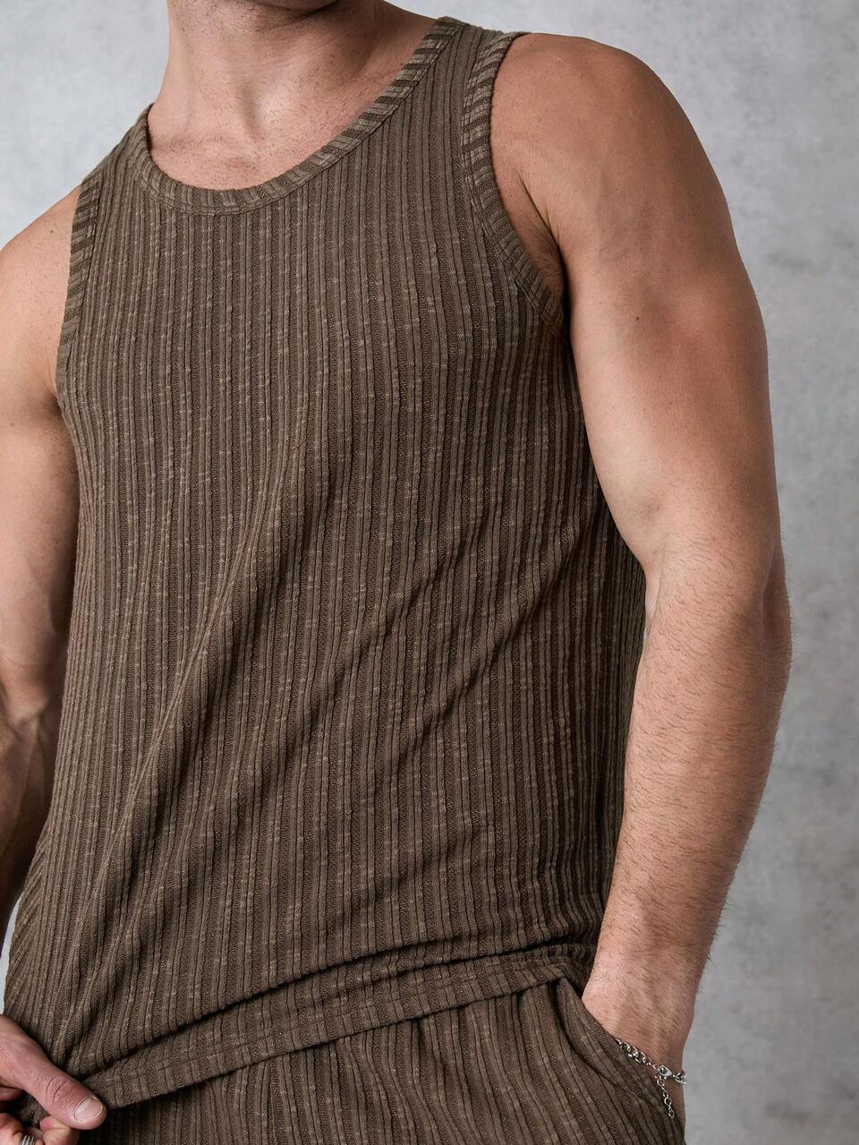 Men's Loose Jacquard Tank Top And Shorts Two Pieces Set In Brown