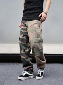 Manfinity EMRG Pantalones vaqueros casuales de pierna ancha con bolsillos y estampado de camuflaje, jeans holgados lavados estilo cargo, regalos para esposo, novio, Pantalones cargo de camuflaje para hombres