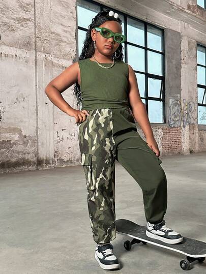 SHEIN Tween Girl Extended Size Casual Street Style Spring/Summer Knit Solid Color Sleeveless Vest And Camouflage & Solid Color Patchwork Cuffed Pants Set