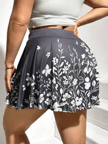 SHEIN Essnce Plus Size Women's Minimalist Flower Printed Shorts - Grey - View 2