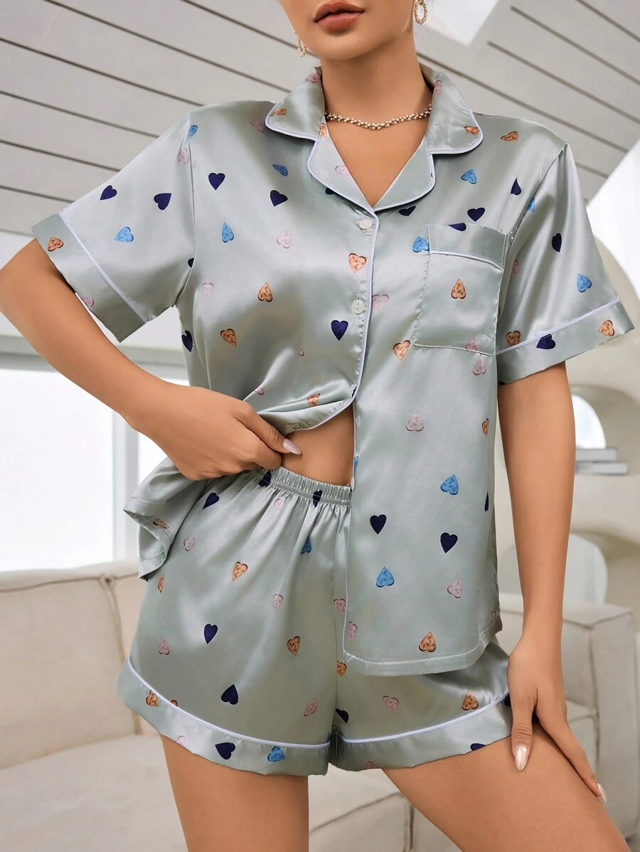 Ensemble de pyjama pour dames avec haut à boutons avant à manches courtes à motif de cœur et short - Multicolore - Voir 1