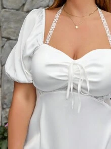 SHEIN Privé Letnia elegancka satynowa talia patchworkowa koronkowa przycięta krótki rękaw biała sukienka o linii A dla kobiet w dużych rozmiarach, z oddychającym paskiem na szyję, odpowiednia na ceremonię ukończenia szkoły, streetwear, randkę, podróże