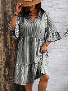 SHEIN Clasi Vestido estampado a rayas de talla grande con escote de corte y dobladillo con volantes para el verano - Negro - Ver 4