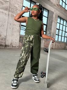 SHEIN Conjunto de colete sem mangas de malha sólida e calças com punho de patchwork de camuflagem e cor sólida, estilo casual de rua de primavera/verão em tamanho estendido para meninas pré-adolescentes - Verde de Exercício - Ver 4
