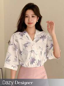Dazy Designer Áo kiểu ngắn tay cổ chữ V in hoa cho nữ - Nhiều màu - Xem 1