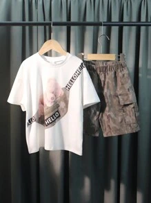 SHEIN شورت كاموفلاج متعدد الجيوب للأولاد + تيشرت قصير الأكمام مطبوع عليه دب كرتوني - متعدد الألوان - مشاهدة 1
