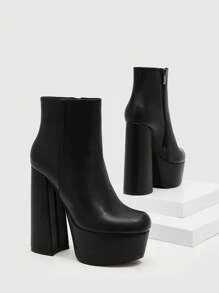 SHEIN X Lucía Bellido CUCCOO SZL Women Minimalist Leather Chunky Heeled Fashion Boots, Elegant Outdoor Classic Black Boots For Summer Graduation Heels Prom Heels Vacation Shoes Summer Back To School Shoes College Student Shoes Party Baddie Chic Gorgeous Style Baddie Spring Shoes Spring Break Easter