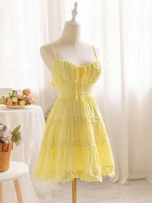 Soleia 女性浪漫黃色褶皺小洋裝，完美適用於度假/夏日婚禮，底部綁帶蝴蝶結，腰帶，A字型式，具有蕾絲飾邊 - 黃色 - 查看 7