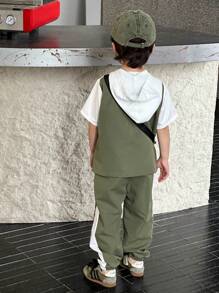 SHEIN Juego De Camiseta De Manga Corta Y Pantalón Color Bloqueado De Estilo Callejero Para Niños Con Bolsa, Corte Regular, Primavera/verano