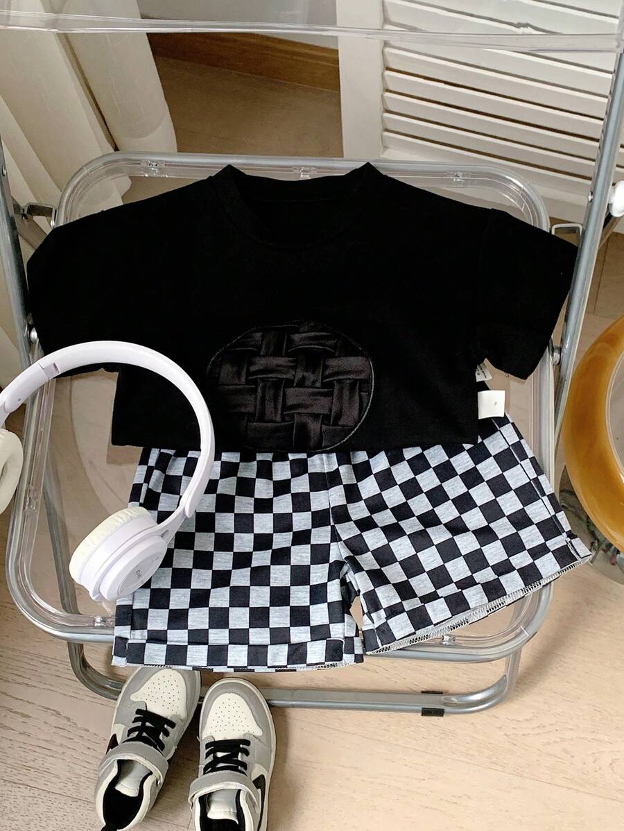 SHEIN Ensemble de 2 pièces pour garçons bébés - T-shirt à manches courtes répliqué en 3D pour le sport et la mode décontractée ainsi que shorts à carreaux pour le printemps et l'été - Noir - Voir 1