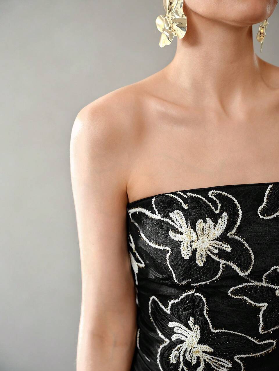 MOTF EMBROIDERY FLORAL PATTERN ZIPPER BACK TUBE TOP