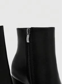 SHEIN X Lucía Bellido CUCCOO SZL Women Minimalist Leather Chunky Heeled Fashion Boots, Elegant Outdoor Classic Black Boots For Summer Graduation Heels Prom Heels Vacation Shoes Summer Back To School Shoes College Student Shoes Party Baddie Chic Gorgeous Style Baddie Spring Shoes Spring Break Easter