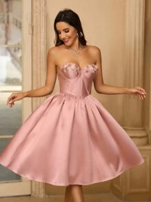 SHEIN Belle Vestido de satén amarillo elegante y romántico para mujer, adornado con flores bordadas en tres dimensiones, cintura imperio con diseño curvo, silueta de línea A de cintura alta con pliegues encogidos y falda de paraguas. Adecuado para vacaciones, festivales de música, regreso a la escuela, ceremonia de graduación, baile de graduación, invitado de boda, fiesta sencilla, té de la tarde, cita, reunión y fiesta de coctel de vestir semi formal, para cumpleaños, regreso a casa - Amarillo - Ver 6