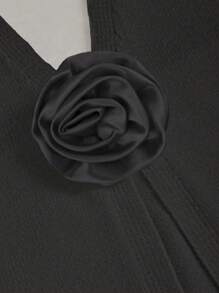 SHEIN Unity 女士實色無袖針織上衣，帶花裝飾和側面開口設計 - 黑色 - 查看 3