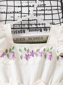 SHEIN Vintaside Kids Tween Girl Embroidered Flutter Sleeve Jumpsuit With Wide Leg, Perfect For Vacation - Apricot - View 3