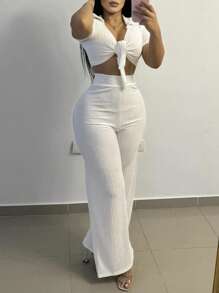 Slaydiva Conjunto casual de top corto con mangas, cuello en V y detalle de nudo, y pantalones rectos con solapa - B
