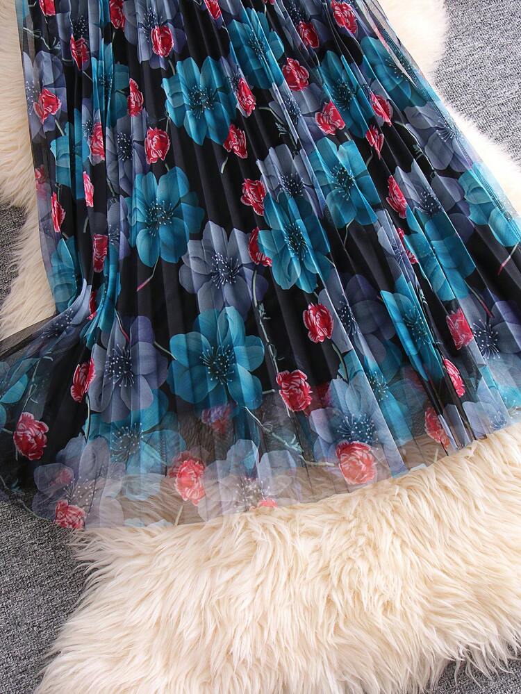 Women Random Floral Printed Pleated Long Skirt - Black - View 6