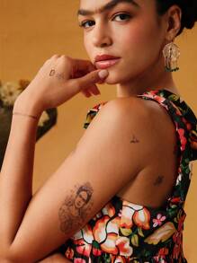 Frida Kahlo X SHEIN 2 Piezas/paquete Pegatinas Temporales De Tatuajes Con Personajes Y Patrones Florales