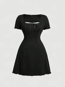 SHEIN MOD Elegantes Kurzarmkleid mit Schleifendekor und Quadratausschnitt für Damen in Große Größen, für den Sommer