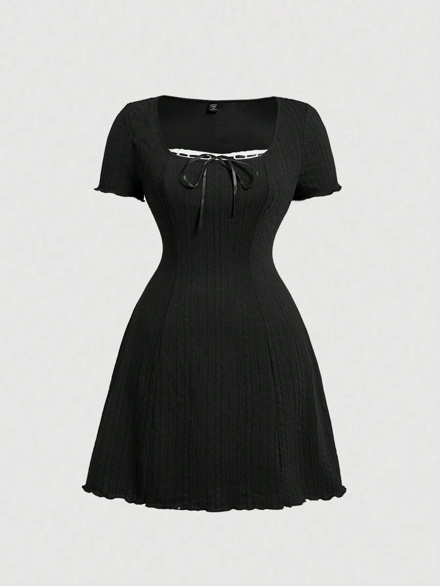 SHEIN MOD Elegantes Kurzarmkleid mit Schleifendekor und Quadratausschnitt für Damen in Große Größen, für den Sommer