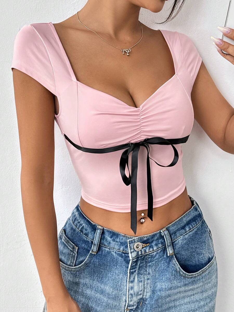 SHEIN EZwear Camiseta de manga corta de verano para mujer con escote en forma de corazón, decoración de lazo y pliegues