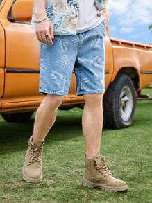 SHEIN 青少年男孩休閒時尚洗水樹葉印花寬鬆直筒淺藍色牛仔旅行短褲，適用於夏季