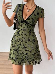SHEIN EZwear Vestido A-line bordado con escote en V y borde de contraste de color para uso diario en primavera y verano