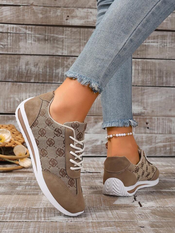 Zapatillas de skate para mujer con cordones y encaje de otono diseno moderno con bloqueo de colores de marca famosa versatiles y comodas Mode de Mujer SHEIN Espana