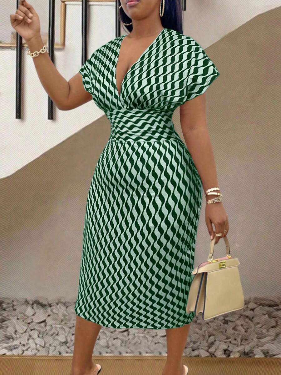 SHEIN Clasi Plus Size V-Neck Wave Pattern Batwing Sleeve Slim Fit Summer Dress With Cinched Waist - Dark Green - View 1