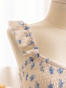 Soleia Blue & White Floral Texture Loose Top With Flutter Sleeves And Waistband To Show The Figure For A Romantic Vacation Style For Plus-Size Women - Blue and White - View 5