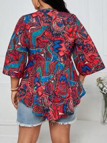 SHEIN Clasi Chemise grande taille pour femme avec imprimé sur l'ensemble, boutonnée devant avec manches cloche et ourlet à volants pour les vacances - Multicolore - Voir 2