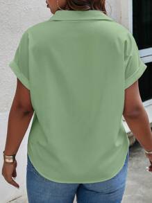 SHEIN LUNE Plus Size Button-Front Short Sleeve Casual Shirt With Pockets And Curved Hem - Green - View 2