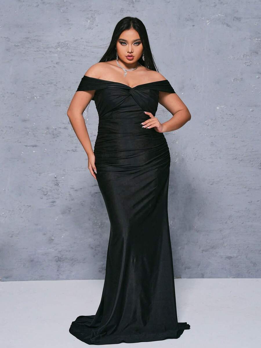 seomiscky Plus Size Solid Color Off-Shoulder Twisted Mermaid Evening Dress With Back Trail - Black - View 1