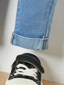 SHEIN Baby Boy Casual Cute Bear Embroidered Light Blue Stretch Knitted Denim Jeans, For Daily Look - Light Wash - View 3