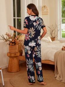 Serenescape Women's Fashionable Elegant & Romantic Floral Lace Pajama Set Holiday Season - Multicolor - View 2