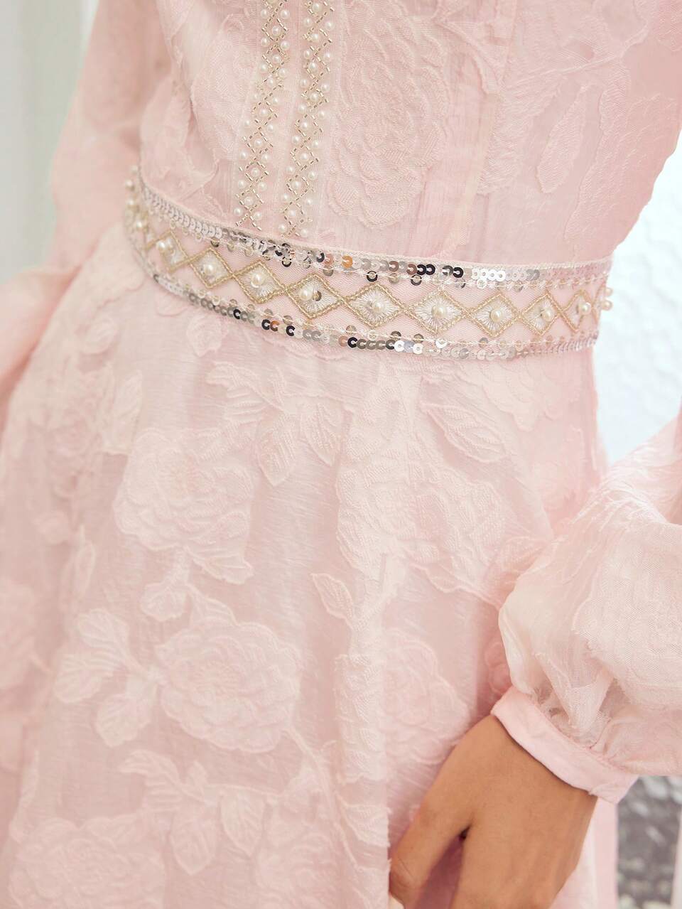 NOTCH NECK LANTERN SLEEVE CONTRAST SEQUIN JACQUARD DRESS