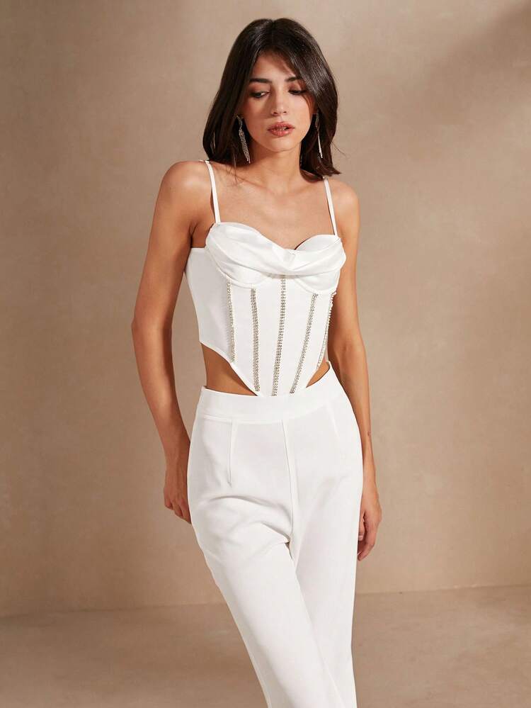Elegant White Tank Top For Women With Delicate Diamond Chain And Fishbone Pattern
